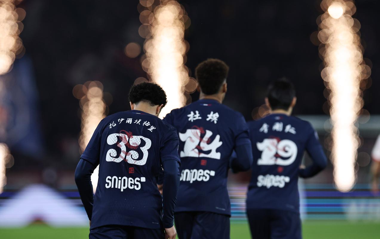 庆祝建队126周年！巴萨官方社媒晒诺坎普球场海报（巴萨建队126周年纪念：官方社媒晒出诺坎普球场海报）