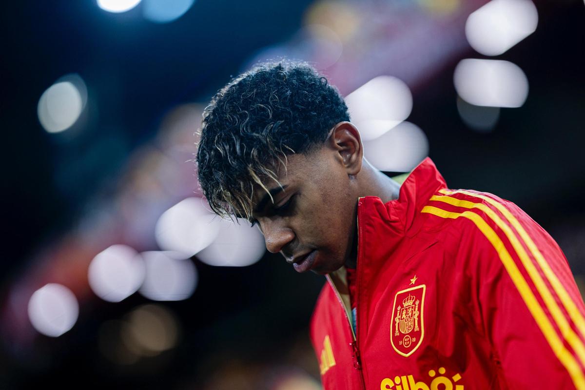 西媒：加西亚被阿拉维斯球员肘击后出现头晕，因此半场被换下（西媒称加西亚遭阿拉维斯球员肘击后感到眩晕，半场即被换下）