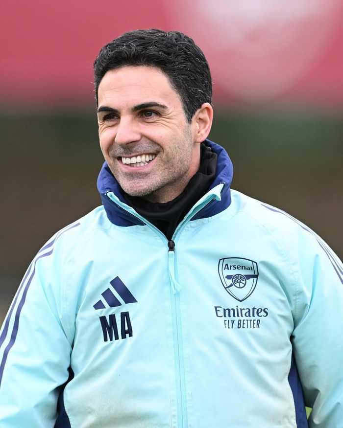 欧冠积分榜形势：拜仁阿森纳全胜，巴黎皇马遭首败，意甲陷危机（欧冠风云：拜仁、阿森纳全胜领跑，巴黎、皇马吞下首败，意甲告急）