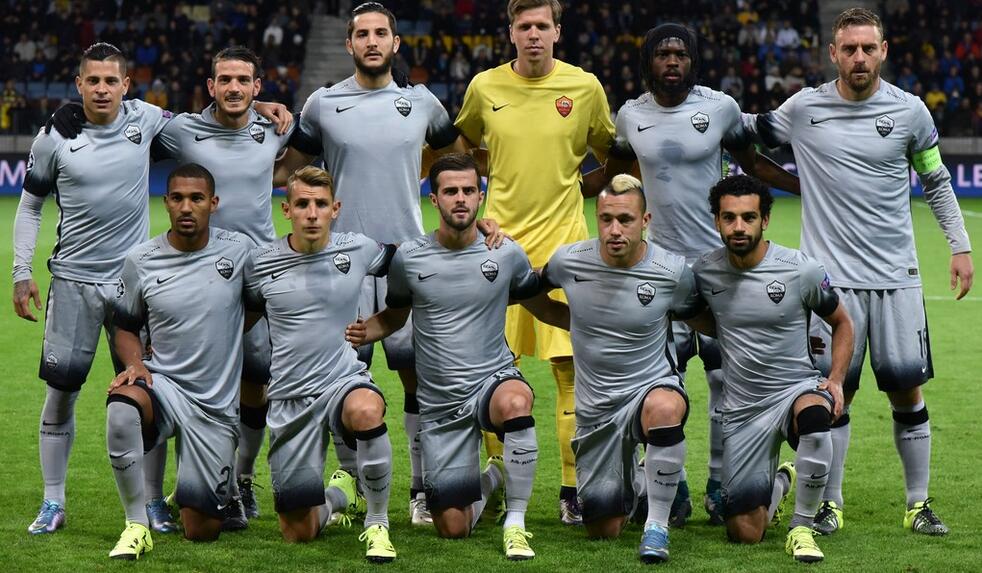 30号再续，弗林蓬社媒展示利物浦新赛季球衣（30号继续沿用，弗林蓬社媒晒利物浦新赛季球衣）