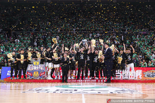 里程碑！武切维奇成为现役第15位得分破17000的球员（里程碑时刻！武切维奇生涯得分突破17000，跻身现役第15人）