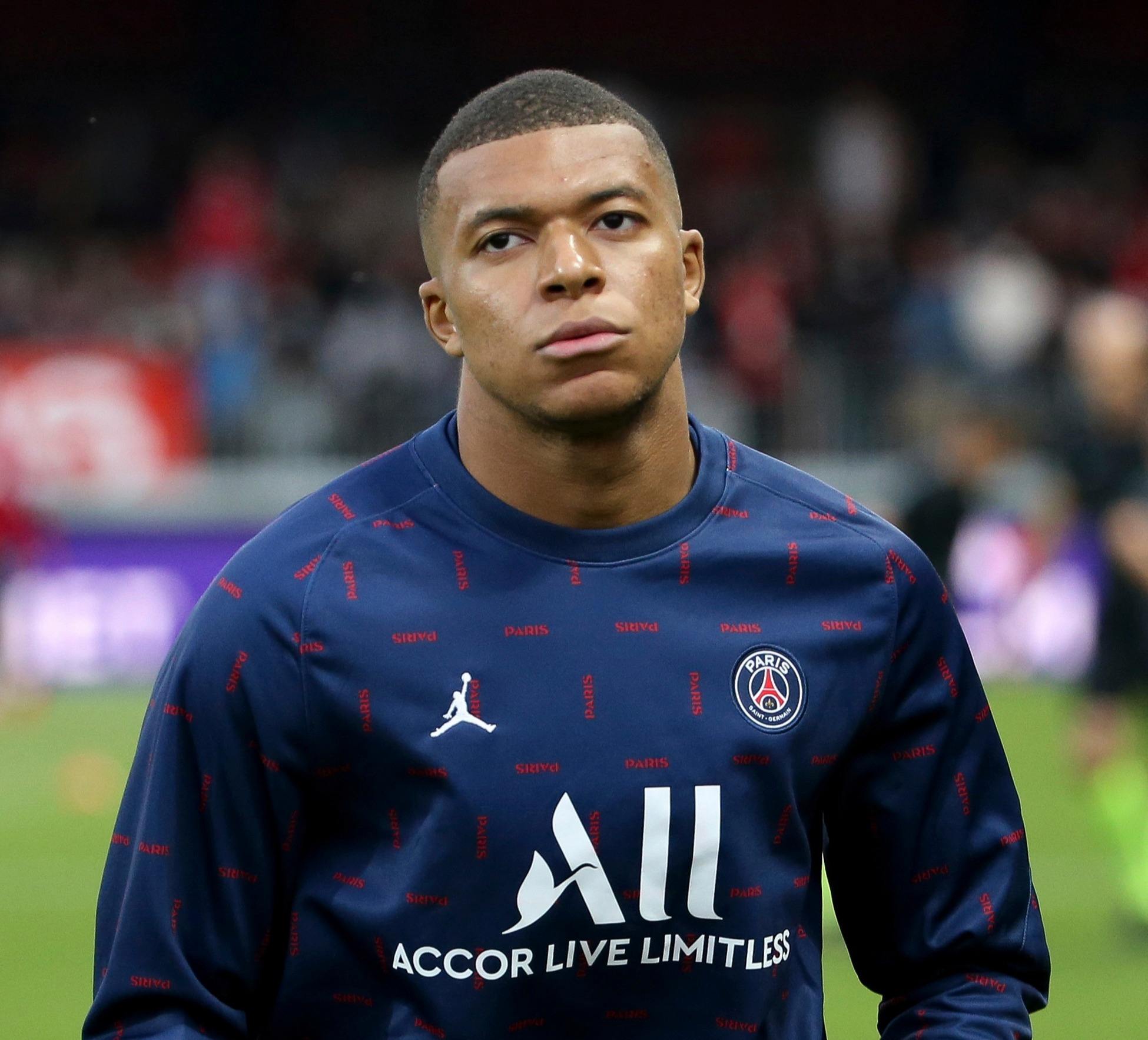 阿森纳圣诞登顶英超，历史数据揭示半数领跑者最终夺冠（阿森纳圣诞领跑英超，过往数据显示半数榜首最终夺冠）