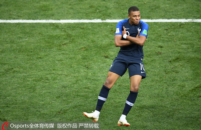 巴塞罗那在逆境中重振旗鼓，佩德里与拉菲尼亚成关键