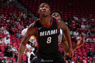 排面，泰州当地路牌上写着“苏超冠军城，泰州欢迎您”（泰州路牌打出“苏超冠军城，泰州欢迎您”，排面十足）