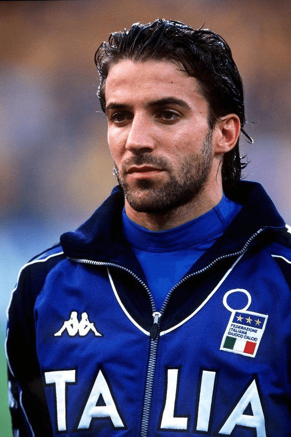 扎戈：托蒂睡觉打呼噜还说梦话；吐西蒙尼口水是因他故意挑衅（扎戈称托蒂睡觉会打鼾还会说梦话；向西蒙尼吐口水因其刻意挑衅）