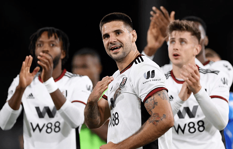 集体刹车！德甲排名前三球队本轮均未赢球（德甲前三集体哑火：本轮无胜绩）