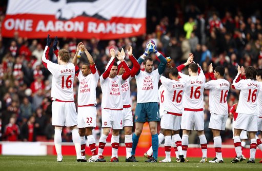 欧洲足球疯狂夜：拜仁造惨案，曼城大胜切尔西爆冷（欧洲足坛沸腾夜：拜仁横扫酿大比分，曼城狂胜，切尔西上演爆冷）