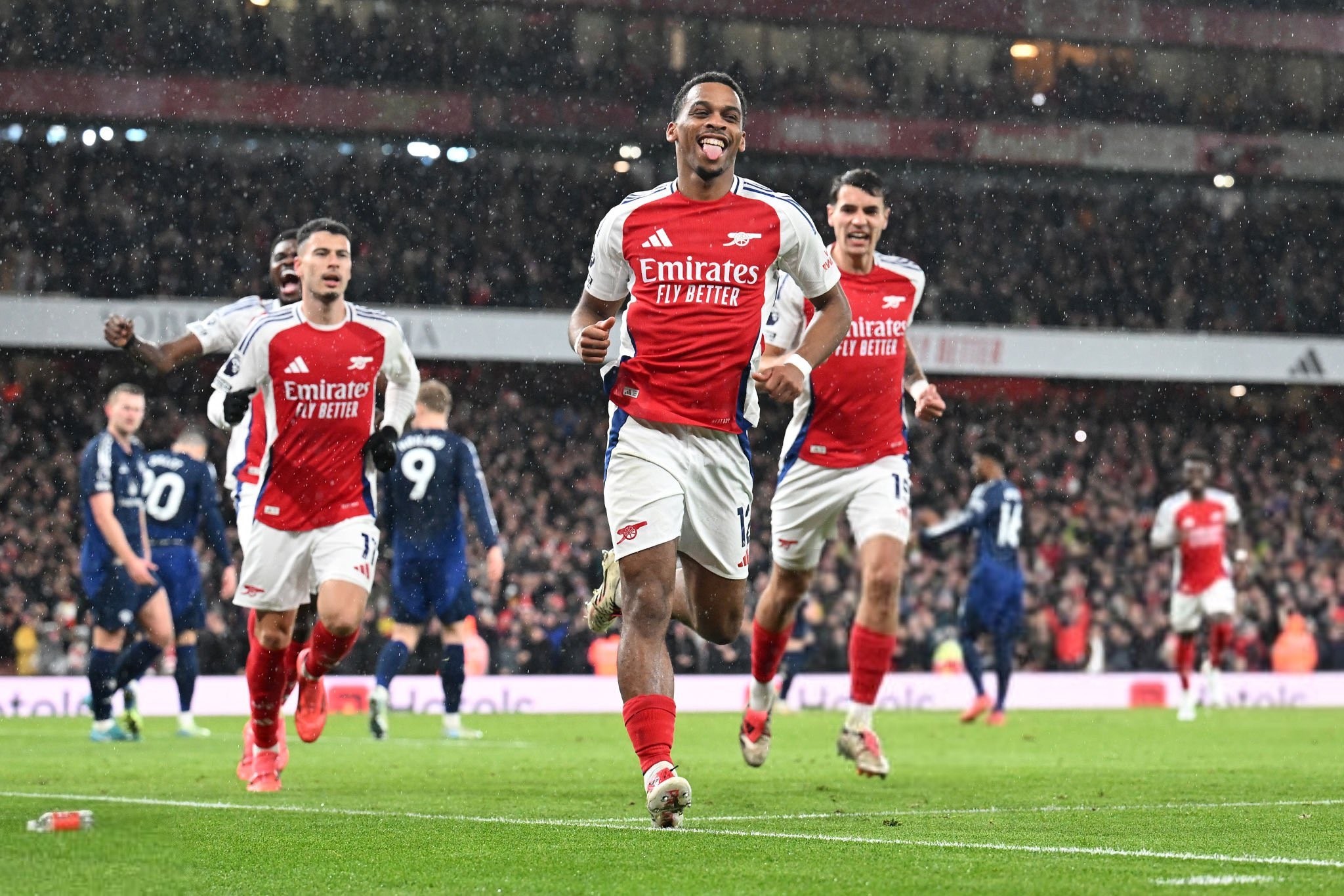 建队基石！武磊、颜骏凌等7人随海港四夺中超冠军（海港四夺中超！武磊、颜骏凌领衔7将构筑冠军班底）