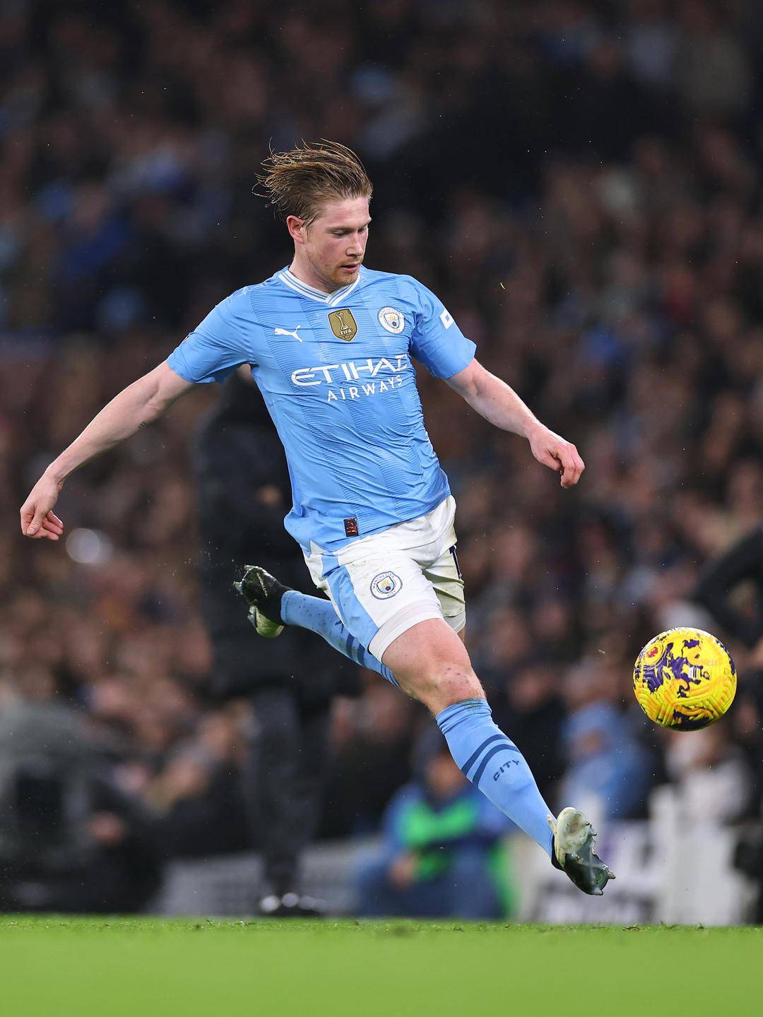 广东攻守兼备显示冠军相（广东攻防俱佳尽显冠军气质）