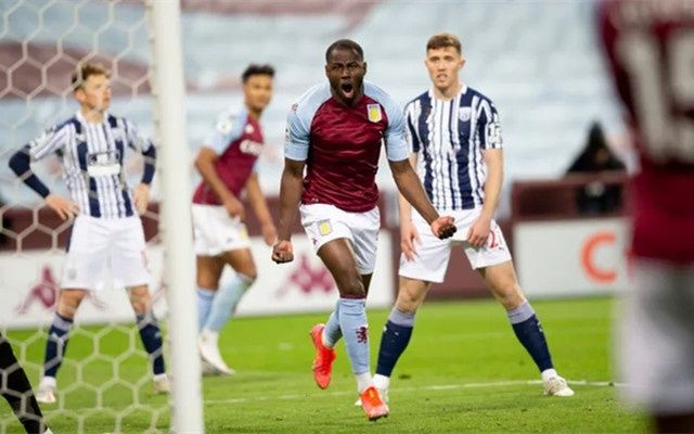 赛后留在狼队主场加练的曼联替补们！ 加油！（曼联替补赛后留守狼队主场加练，继续加油！）